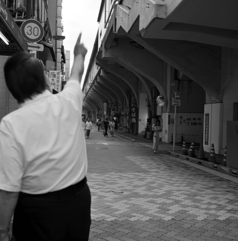 もうすぐ秋葉原｜ROLLEIFLEX 3.5F + Kentmere 400