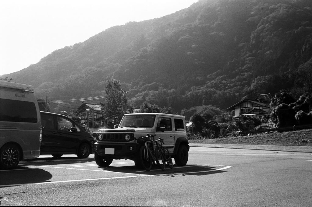 今日も今日とてジムニー乗って｜Rollei 35S + MARIX 400