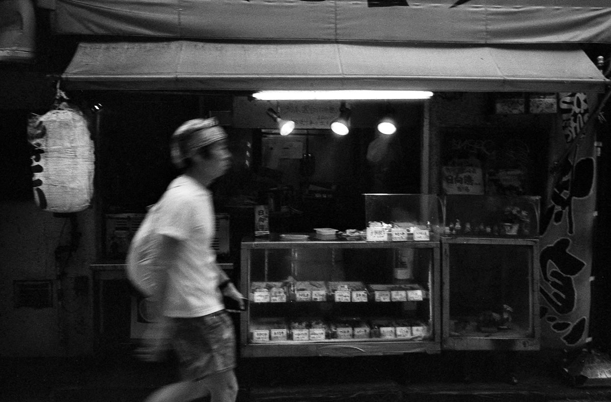 焼き鳥が美味しそう｜Leica M3 + Summicron 35mm f/2 Goggles + Marix 400