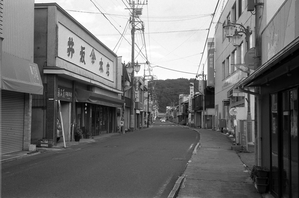 大子町の繁華街｜Rollei 35S + MARIX 400