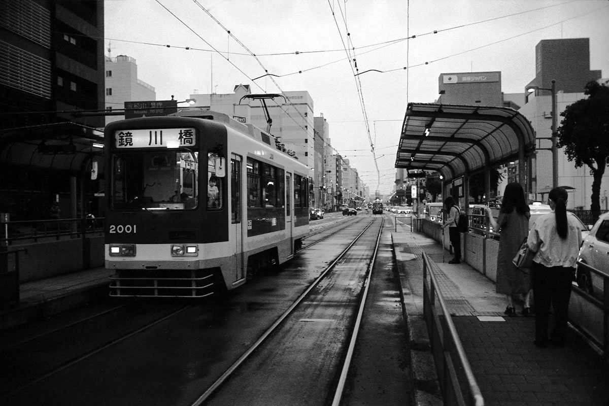 路面電車、これは乗るしかない！｜Leica M5 + Summilux 35mm f1.4 + Marix 400