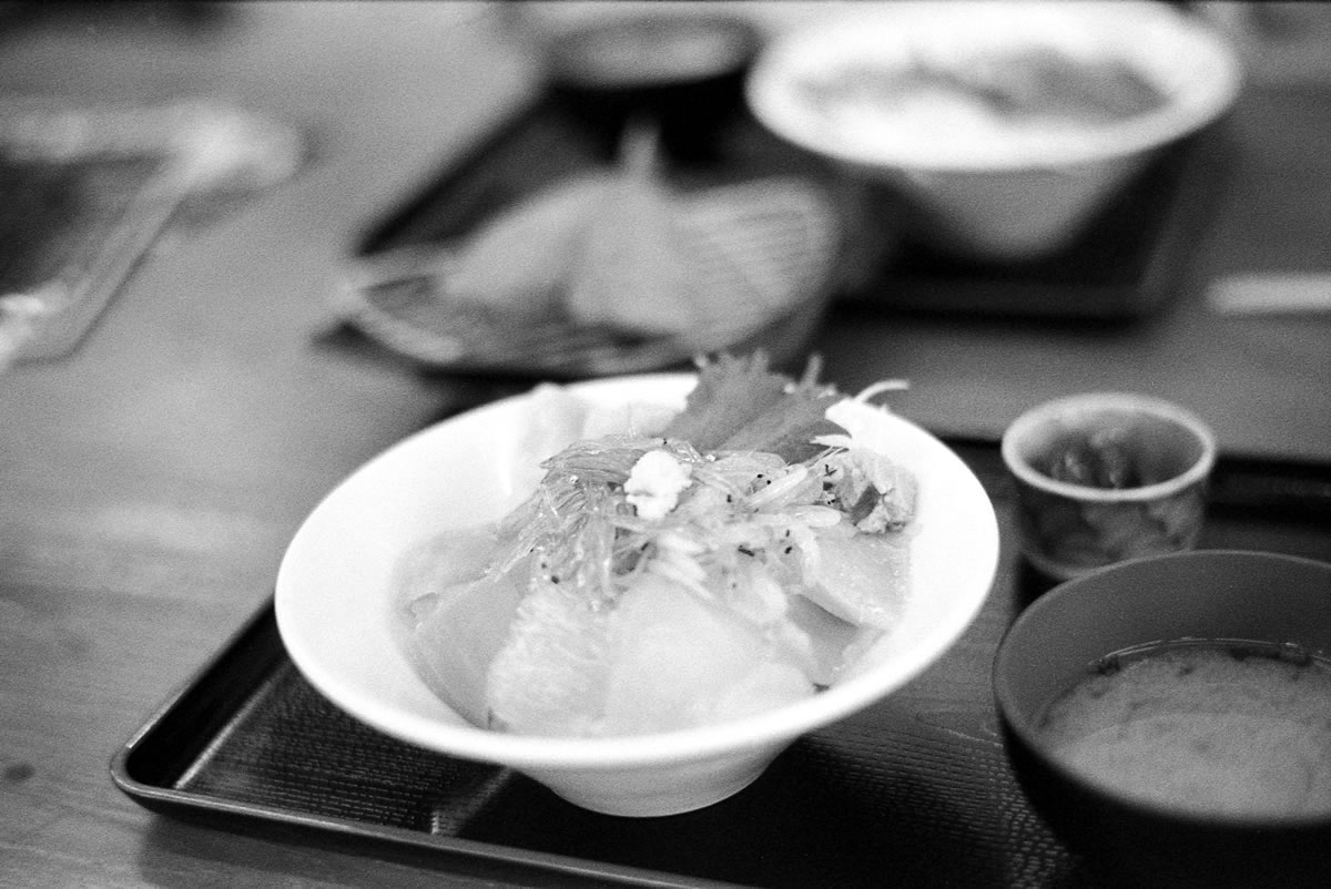 宮本商店の生シラス丼｜Leica M5 + SUMMILUX-M f1.4/50mm ASPH. + Marix 400