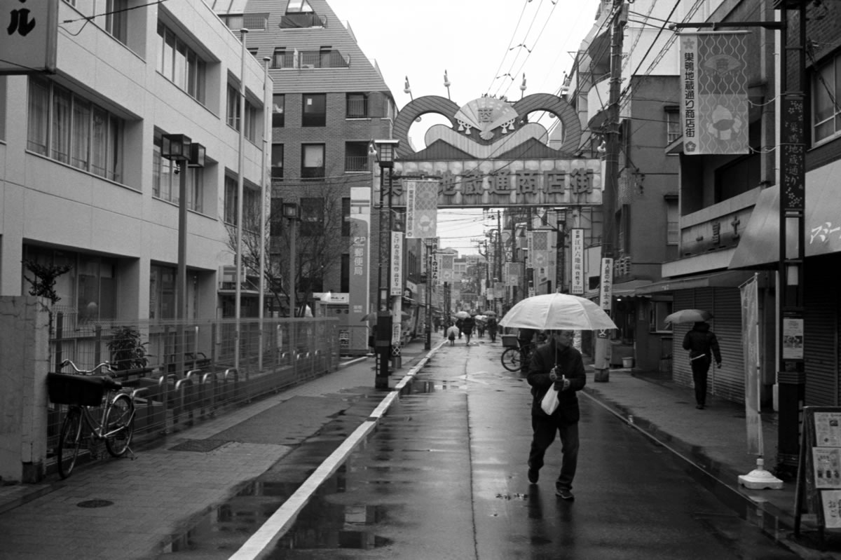 冷たい雨が降る日でした｜Leica M3 + Summicron 35mm f/2 Goggles + Marix 400