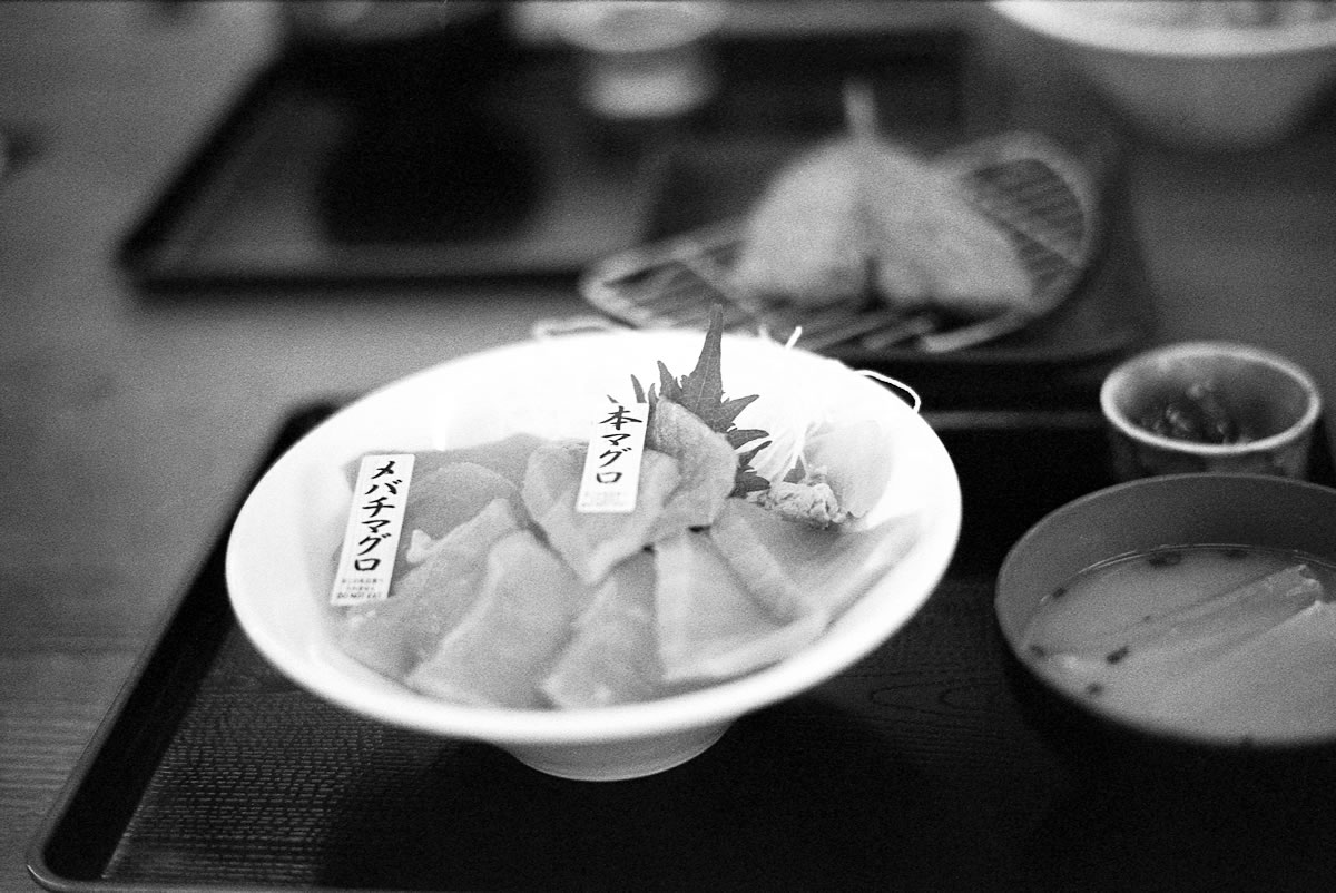 宮本商店のマグロ丼｜Leica M5 + SUMMILUX-M f1.4/50mm ASPH. + Marix 400