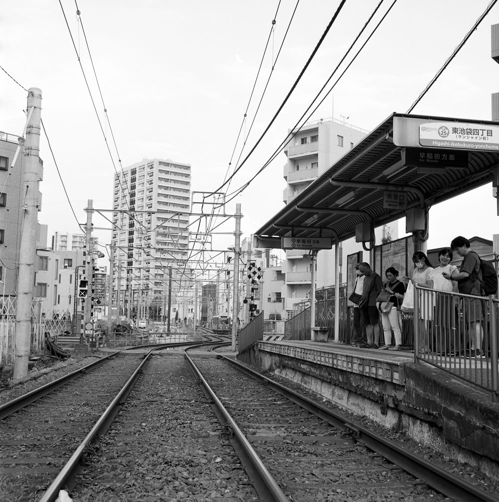 都電荒川線に乗ります｜ROLLEIFLEX 3.5F + Kentmere 400