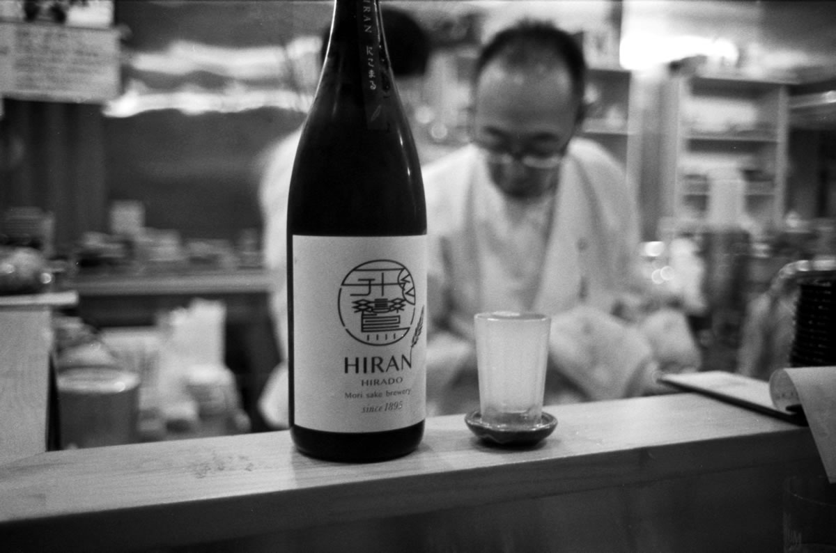 日本酒の種類も豊富｜Leica M3 + Summicron 35mm f/2 Goggles + Marix 400