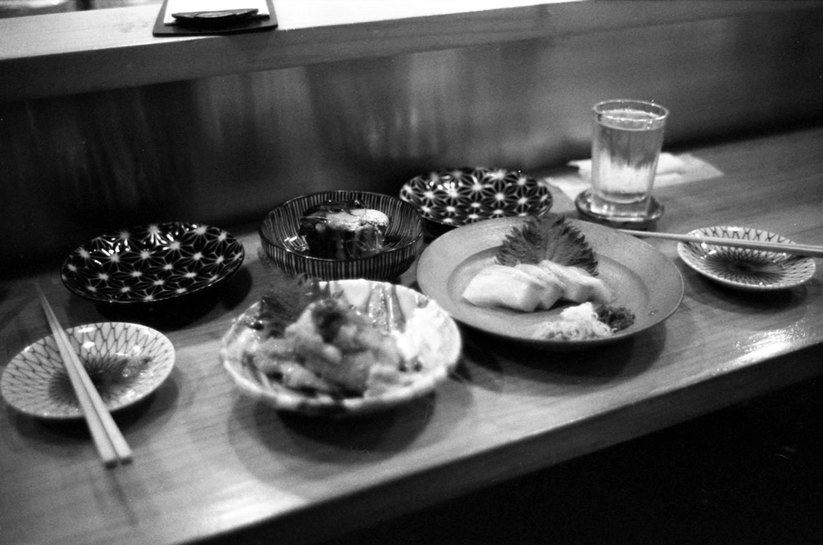 期待どおり美味しい「田っくんのサテライト商店」｜Leica M3 + Summicron 35mm f/2 Goggles + Marix 400